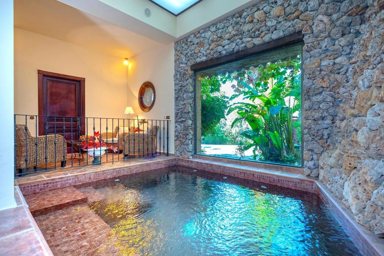 Casa Flores con Piscina interior climatizada Alcaucín