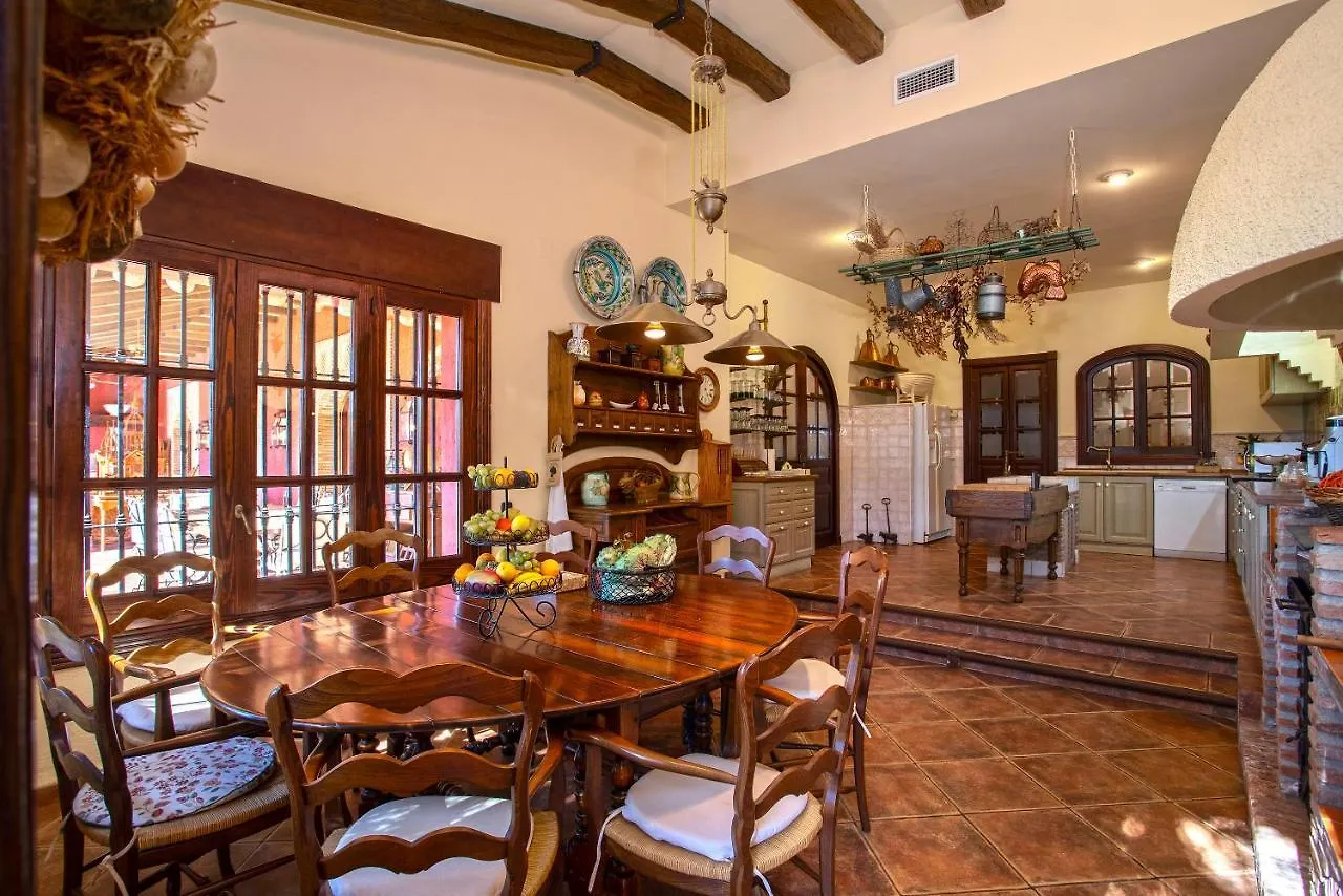 Casa Flores con Piscina interior climatizada Alcaucín Villa
