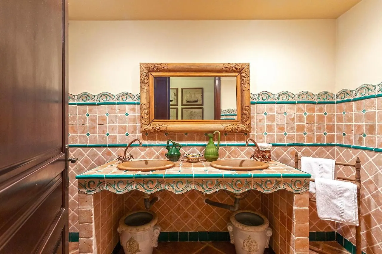 Casa Flores con Piscina interior climatizada Alcaucín España
