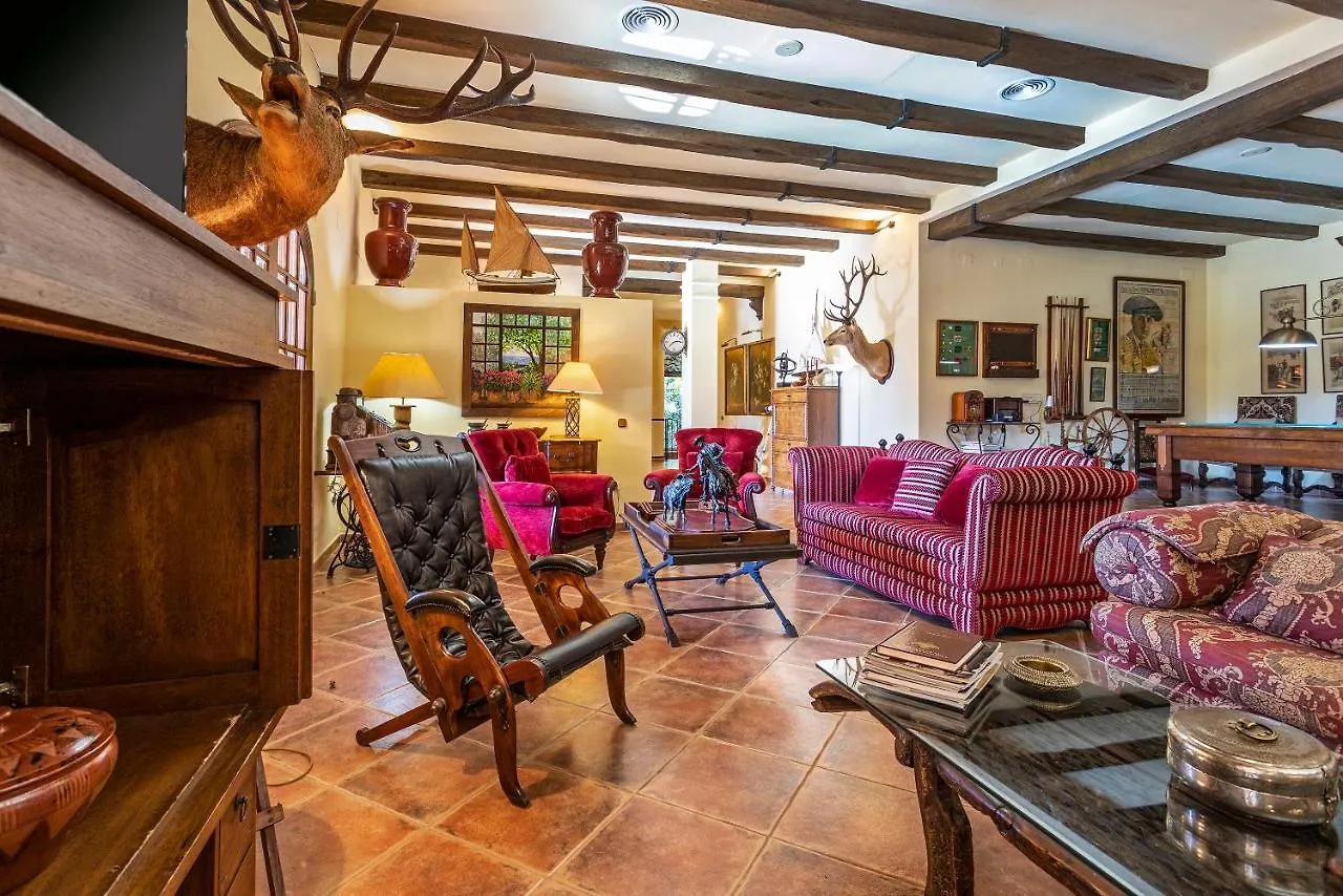 Casa Flores con Piscina interior climatizada Alcaucín 0*,