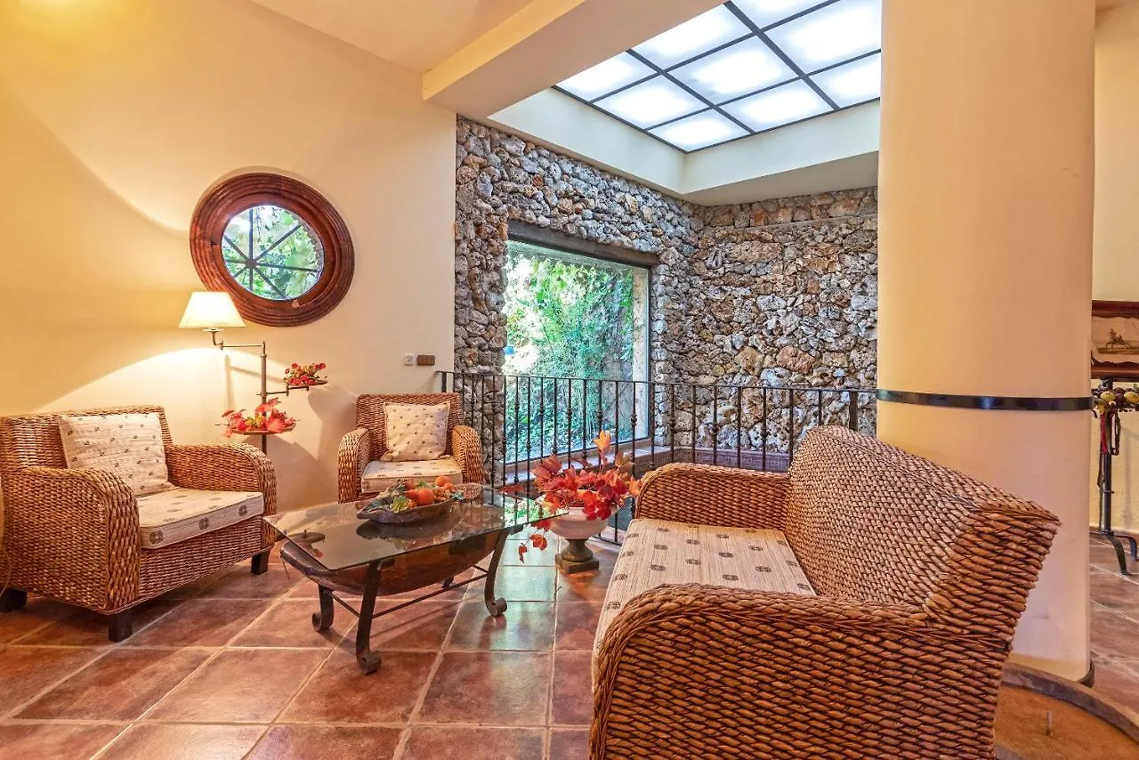Casa Flores con Piscina interior climatizada Alcaucín España